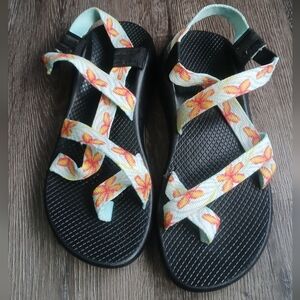 Chaco Z/Cloud 2 sandals  toe loop blue orange floral pattern Size 9